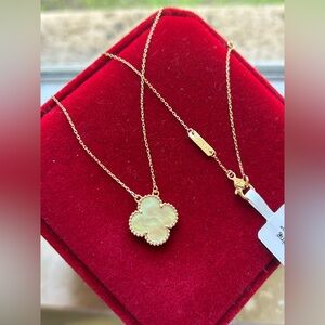 BRANDNEW 18 KARAT GOLD MOTHER OF PEARL YELLOW GOLD 15mm NECKLACE 16-18 INCHES!